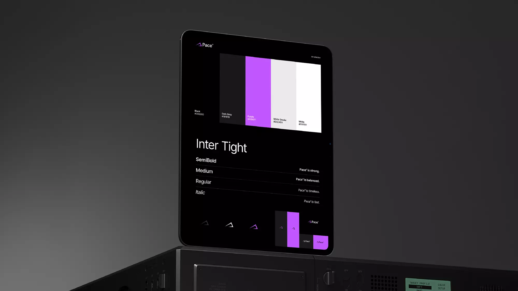 Pace® — direction artistique coaching triathlon, palette noir et violet