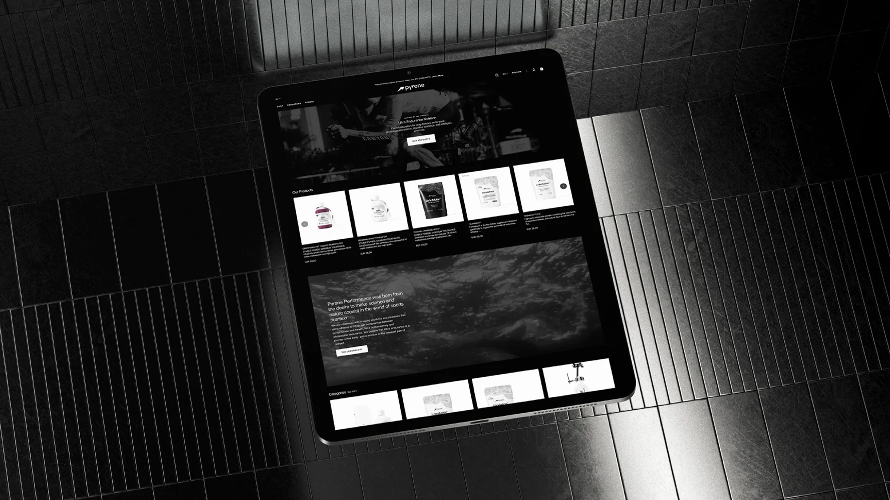Pyrene® mockup environnemental — signalétique de marque en événement