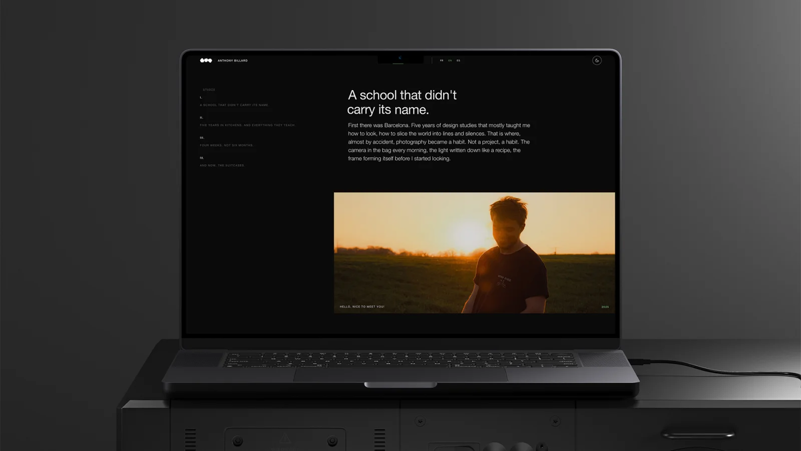 16mm.fr — portfolio photographe trilingue, mise en page brutaliste